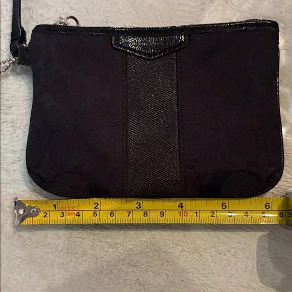 Coach - Wristlet Wallet - Black Signature Monogram CC / Canvas and leather EUC🩷 - Picture 13 of 16
